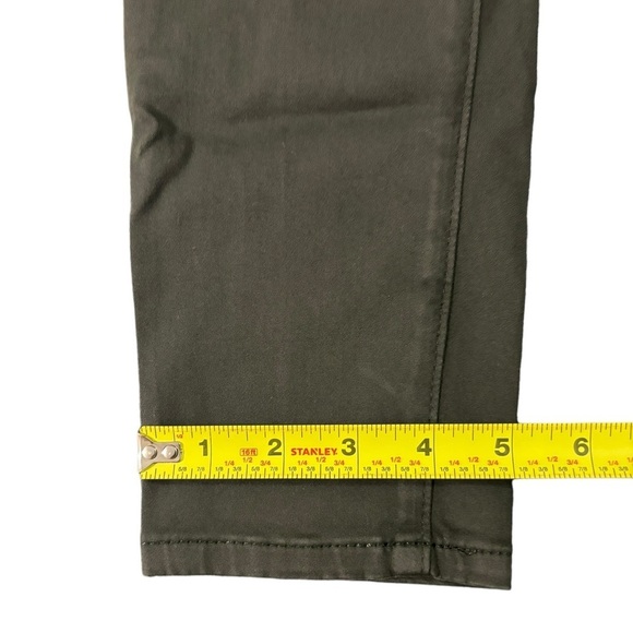 AG THE FARRAH SKINNY ANKLE
high-rise skinny ankle size 27R - Picture 9 of 13